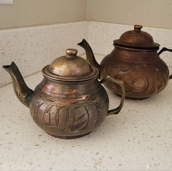 Vintage Hand-Engraved Copper Teapots – Set of 2 – Signed “SAR AHMET / GAZIANTEP” - Picture 1 of 9